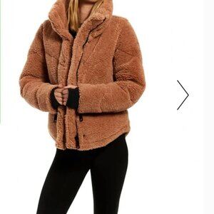 SAM. Teddy coat M